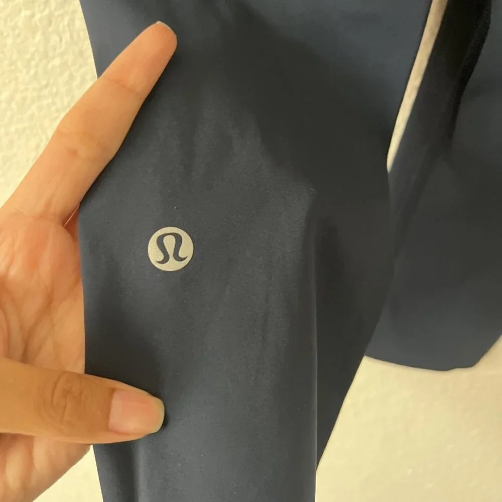 Lululemon Fast Free Crop II Nulux 19" True Navy Size 2 W6AS5S Running Active - Picture 3 of 5